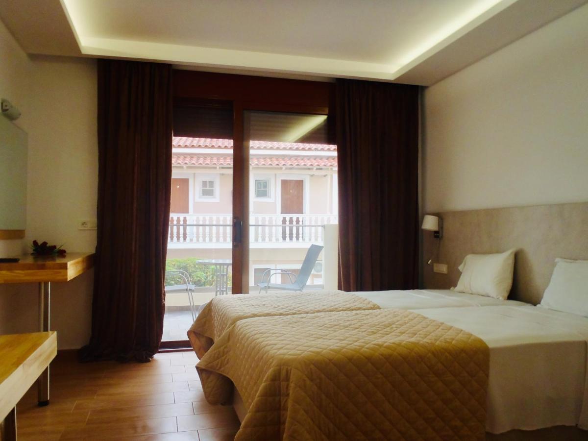 Loukas Apartments On The Waves ตรากากิ ภายนอก รูปภาพ
